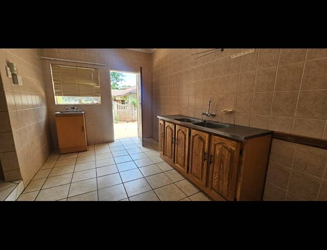 3 BEDROOM FREESTANDING FOR SALE IN PROTEA PARK